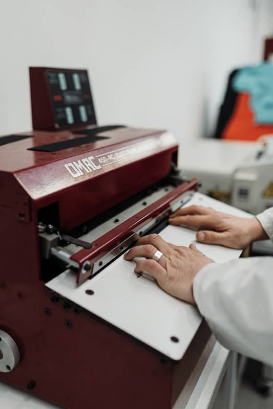 macchinario apposito per lavorazione pelle